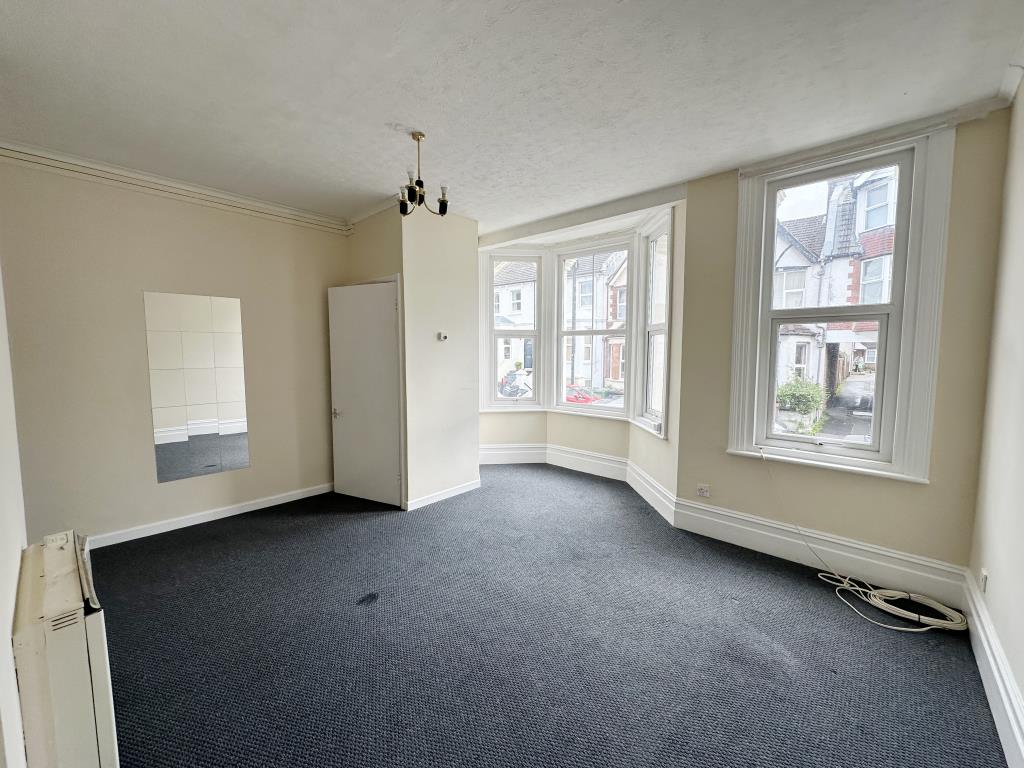 Lot: 57 - ONE-BEDROOM FLAT FOR INVESTMENT - Living Room